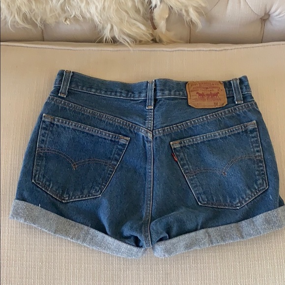 Vintage Levi Jean Shorts- size 26/27 - Picture 1 of 5